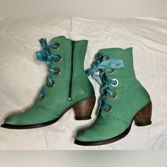 Fluevog East End Gladstone Mid-Calf Laceup Heeled Leather Boots Like New - Picture 6 of 16
